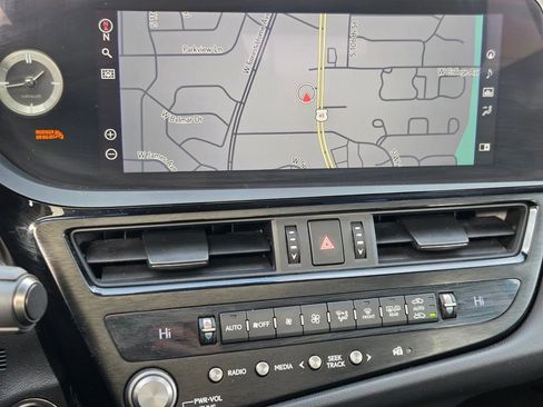 Used 2022 Lexus ES 350 w/ Premium Package image 3