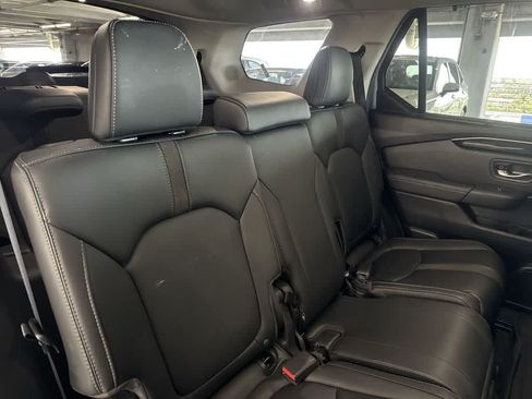 Used 2025 Honda Pilot Touring image 25