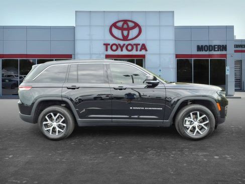 Used 2025 Jeep Grand Cherokee Limited AWD/4WD image 8
