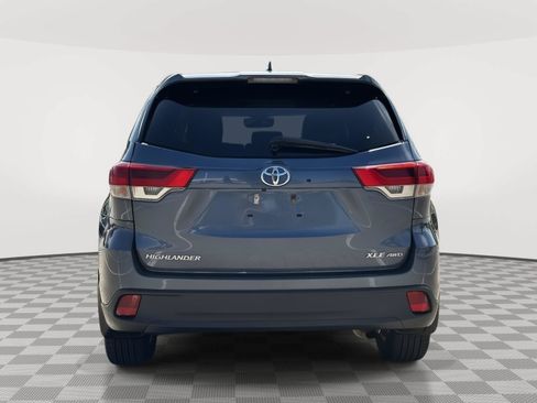 Used 2017 Toyota Highlander XLE w/ Carpet Mat Package AWD/4WD image 5