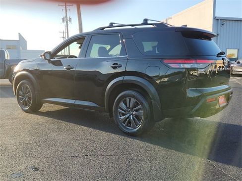 Certified 2022 Nissan Pathfinder SV image 5