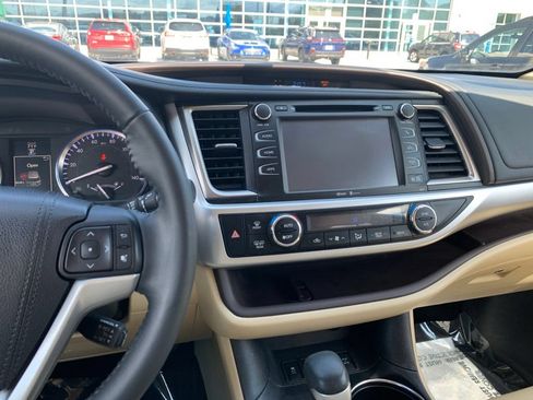 Used 2015 Toyota Highlander XLE AWD/4WD image 11
