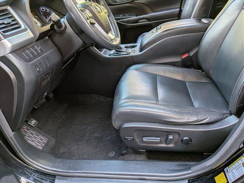 Used 2016 Toyota Highlander XLE AWD/4WD image 15
