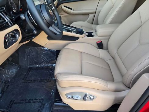Used 2026 Porsche Macan image 25
