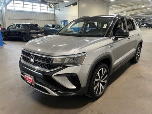 Used 2023 Volkswagen Taos SE AWD/4WD image 7