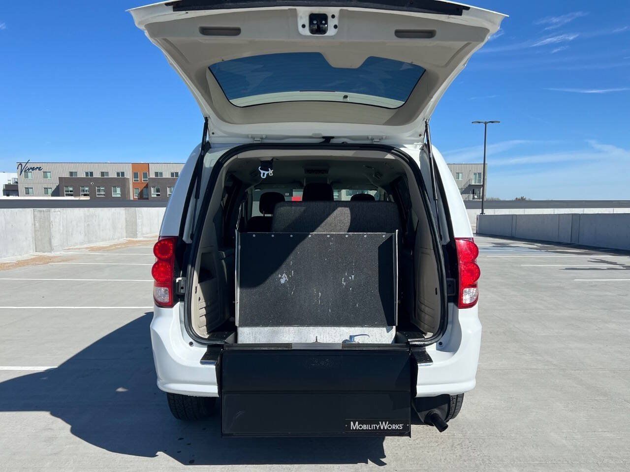 Used 2015 Dodge Grand Caravan SE w/ Quick Order Package 29E SE FWD image 6