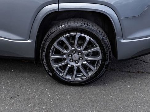 Used 2023 GMC Acadia Denali w/ Denali Ultimate Package AWD/4WD image 13