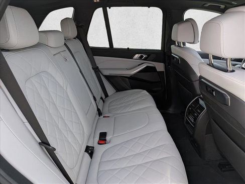 Certified 2025 BMW X5 xDrive40i w/ M Sport Package image 17