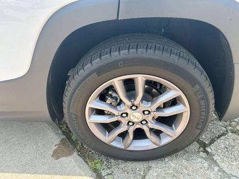 Used 2023 GMC Terrain SLT AWD/4WD image 50