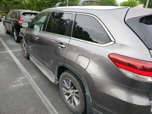 Used 2019 Toyota Highlander XLE image 7