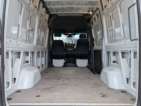 Used 2025 Mercedes-Benz Sprinter 2500 image 17