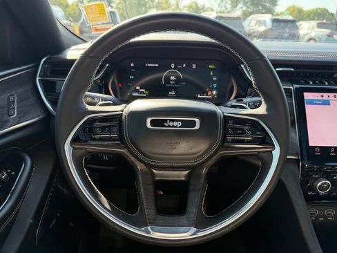 Used 2023 Jeep Grand Cherokee Overland AWD/4WD image 14