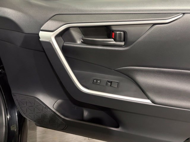 Used 2025 Toyota RAV4 LE AWD/4WD image 13