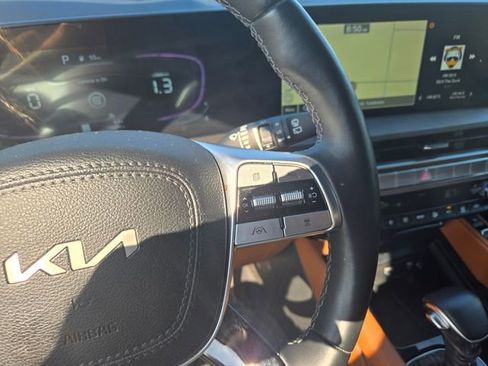Used 2025 Kia Telluride AWD image 16