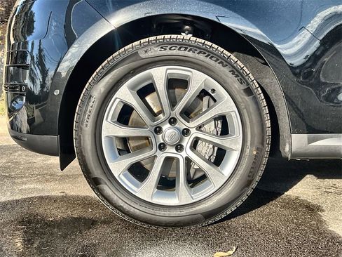 Used 2025 Land Rover Range Rover Sport image 10