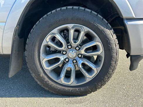 Used 2022 RAM 1500 Laramie w/ Sport Appearance Package AWD/4WD image 9