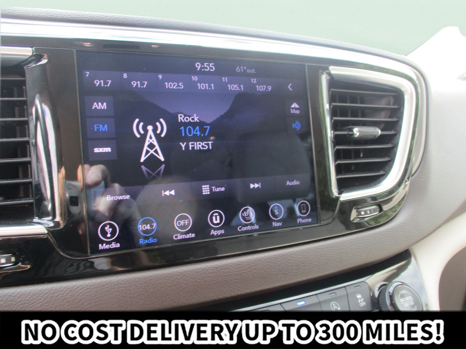 Used 2018 Chrysler Pacifica Touring-L Plus w/ Advanced Safetytec Group FWD image 36