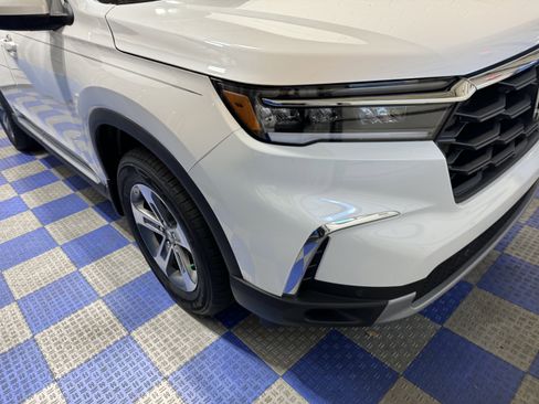 New 2025 Honda Pilot EX-L image 3
