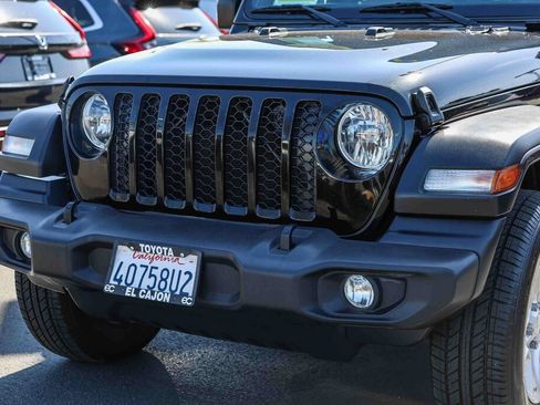 Used 2020 Jeep Gladiator Sport w/ Quick Order Package 24S AWD/4WD image 18