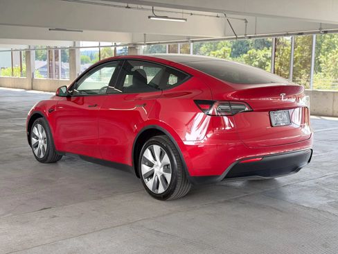 Used 2022 Tesla Model Y Long Range AWD/4WD image 7