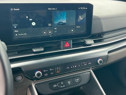 Used 2025 Kia Carnival FWD image 17