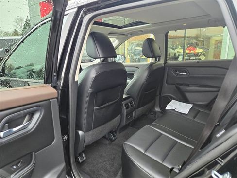 Used 2022 Nissan Rogue SV w/ SV Premium Package image 16