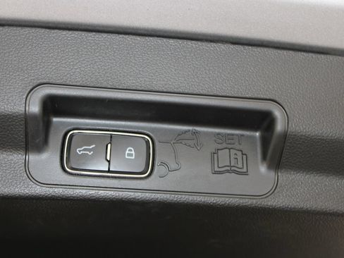 Used 2023 Ford Explorer Limited w/ Limited Technology Package RWD image 31