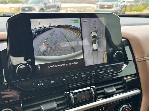 Certified 2024 Nissan Pathfinder Platinum w/ Black Appearance Package image 32