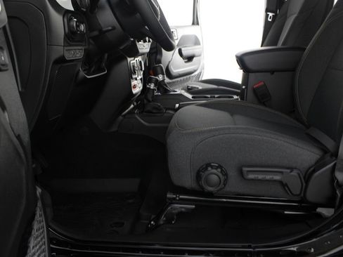 New 2026 Jeep Gladiator Sport AWD/4WD image 15