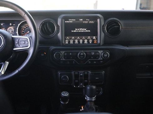 Used 2021 Jeep Wrangler Unlimited Sahara image 24