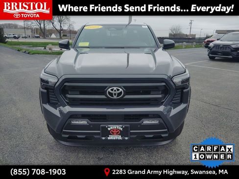 Used 2025 Toyota Tacoma SR5 image 2