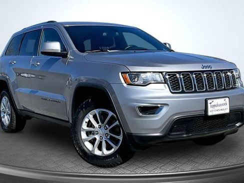 Used 2021 Jeep Grand Cherokee Laredo w/ Security & Convenience Group AWD/4WD image 3