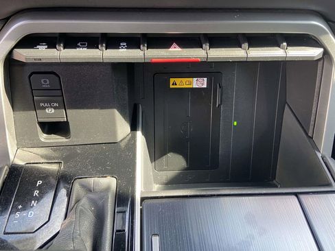 Used 2024 Toyota Tundra Platinum image 27