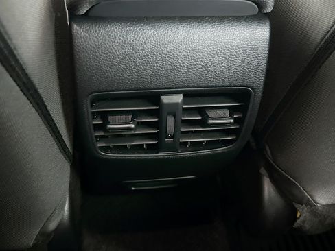 Used 2024 Toyota Corolla Cross LE w/ Moonroof Package FWD image 28