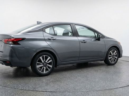 Used 2025 Nissan Versa SV image 9