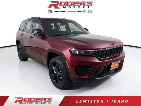 Used 2023 Jeep Grand Cherokee Altitude AWD/4WD image 1