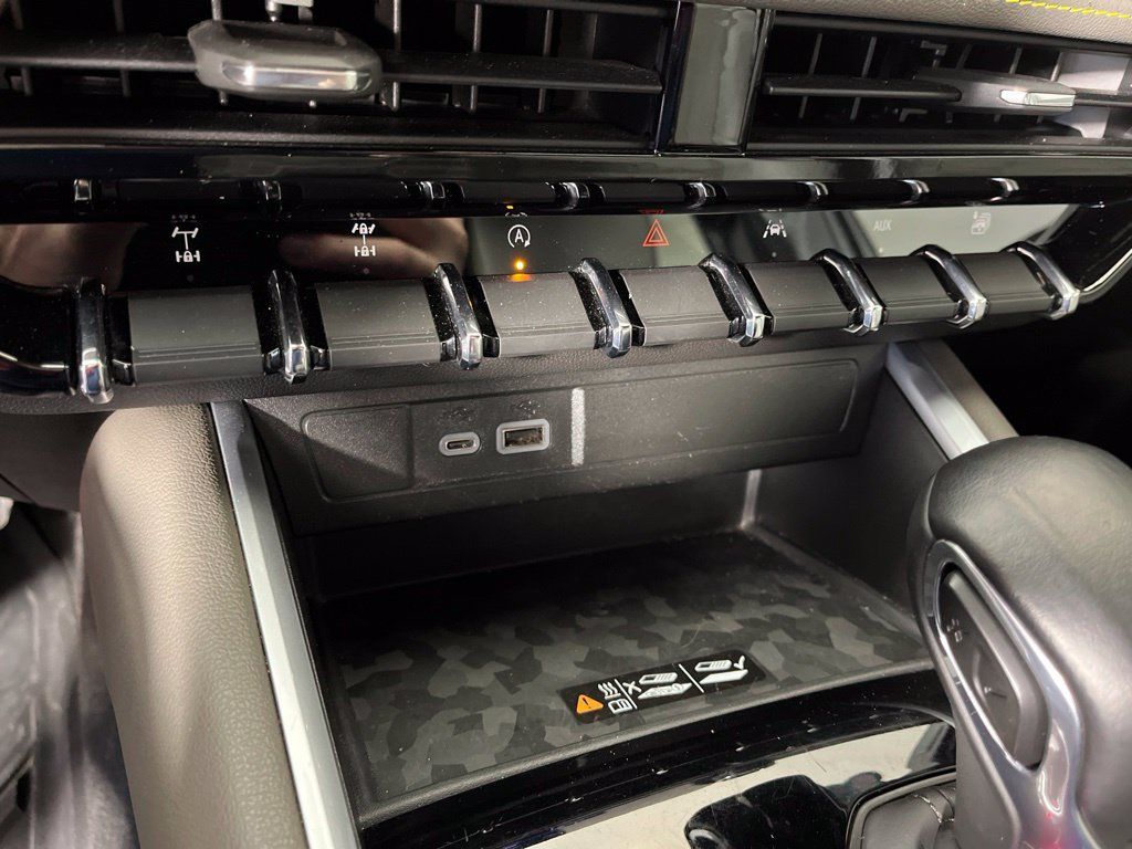 Certified 2024 Chevrolet Colorado ZR2 w/ ZR2 Convenience Package III AWD/4WD image 36