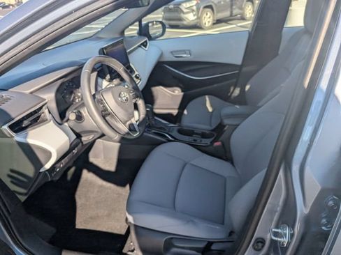 Used 2025 Toyota Corolla SE w/ Convenience Package FWD image 13