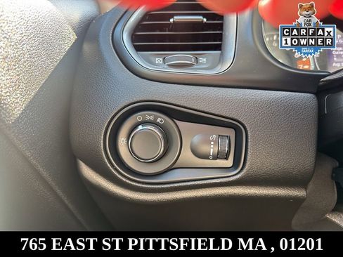 Used 2023 Jeep Renegade Latitude image 23