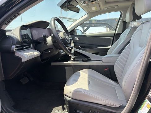 Used 2025 Hyundai Elantra Limited FWD image 9