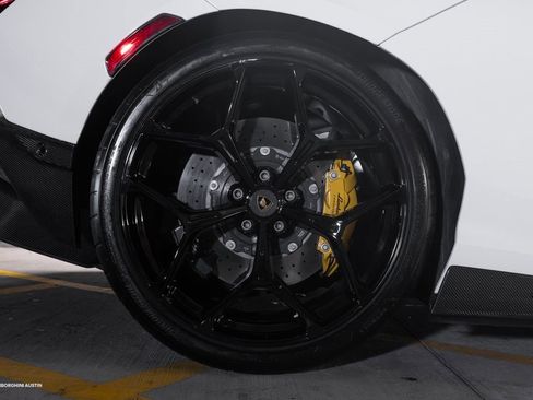Used 2024 Lamborghini Revuelto image 14