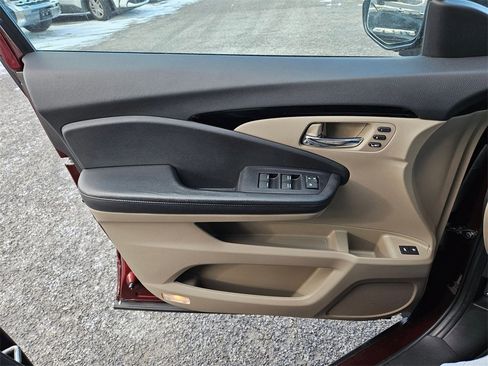 Used 2020 Honda Pilot Touring image 7