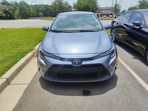 Used 2020 Toyota Corolla LE FWD image 3