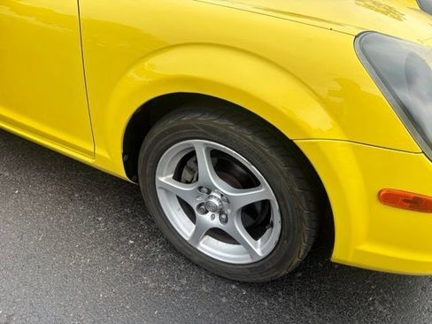 Used 2000 Toyota MR2 RWD image 4