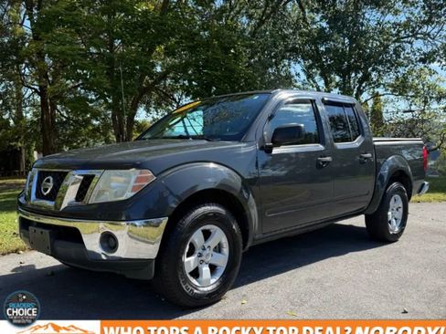 Used 2011 Nissan Frontier SV image 1