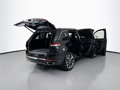 Used 2023 Jeep Grand Cherokee Overland w/ Luxury Tech Group IV AWD/4WD image 29