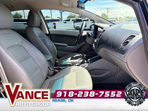 Used 2017 Kia Forte EX FWD image 19