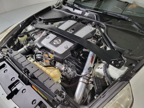 Used 2015 Nissan 370Z Base image 10