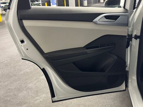 New 2025 Volkswagen Taos SE image 21