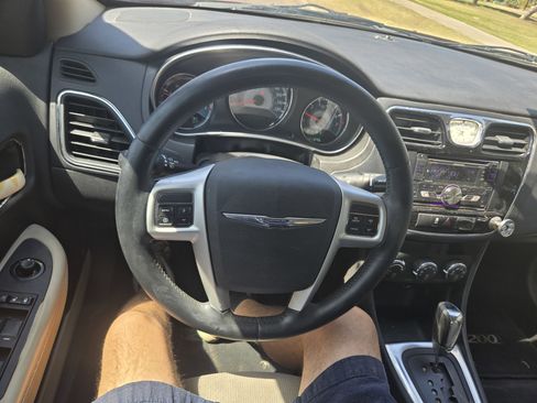 Used 2012 Chrysler 200 Touring image 17